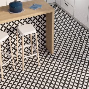 CIRCLE - Black 45x45 01